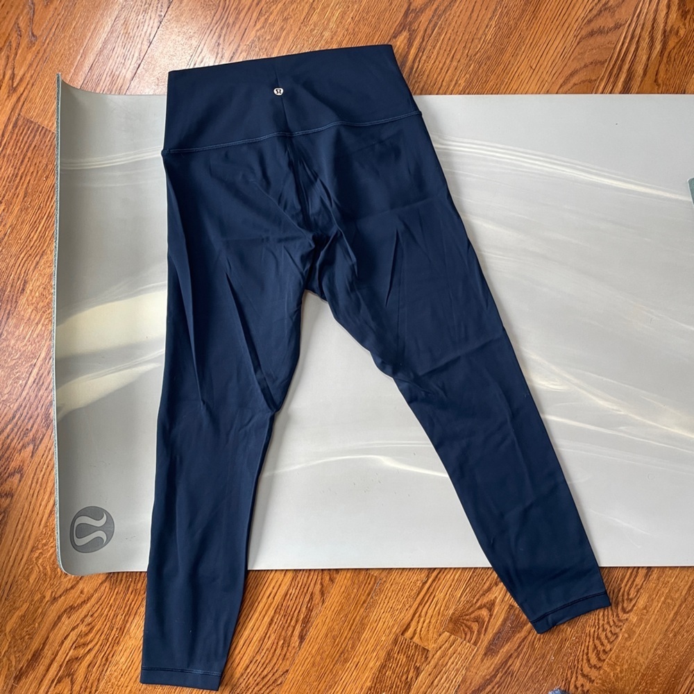 Lululemon I 8 - Picture 3 of 12